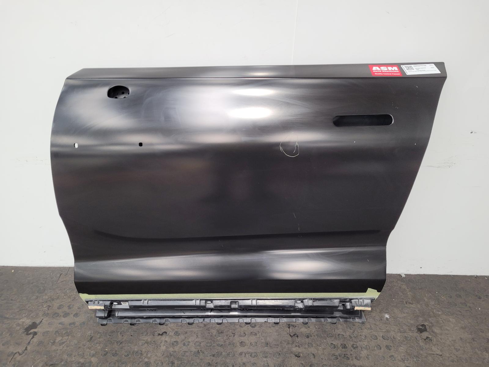 View Auto part L Front Door Aston Martin Dbx 2023
