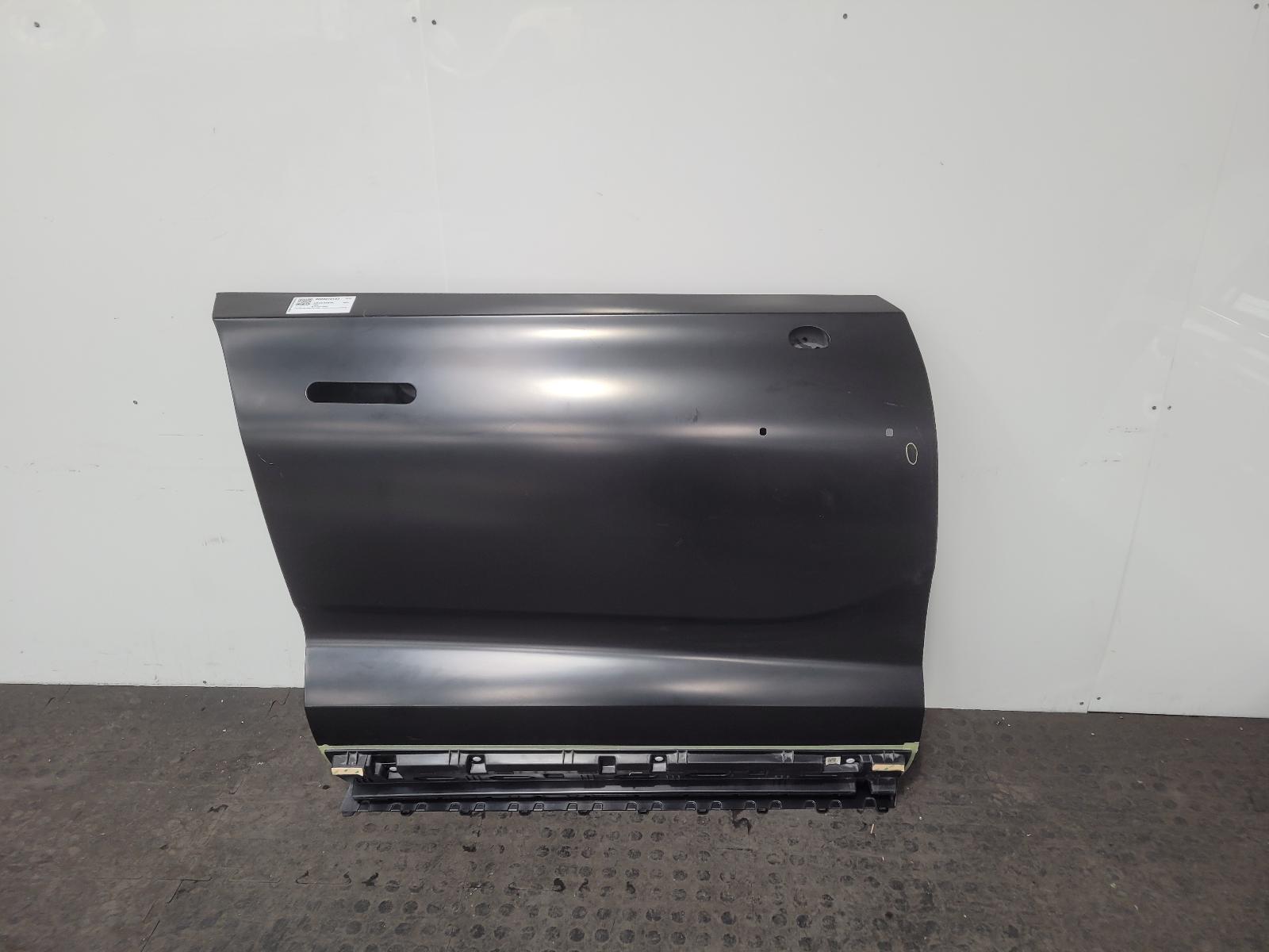 View Auto part R Front Door Aston Martin Dbx 2023