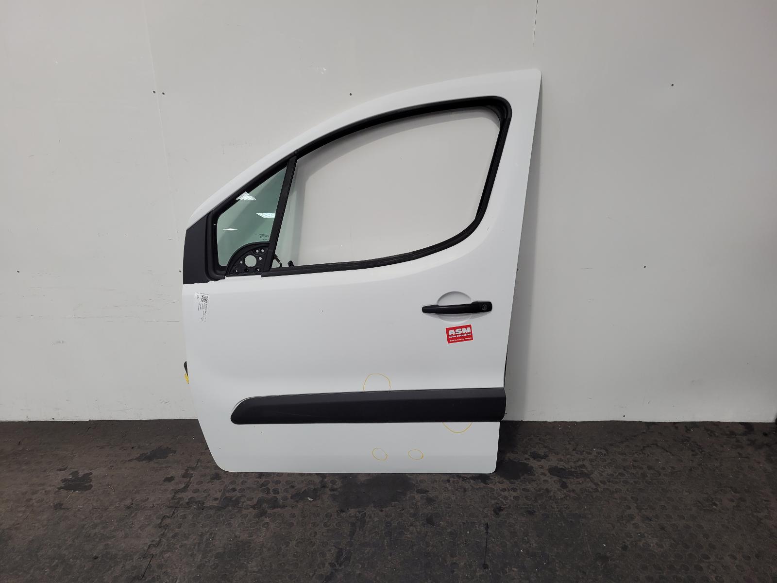 View Auto part L Front Door Peugeot Partner 2017
