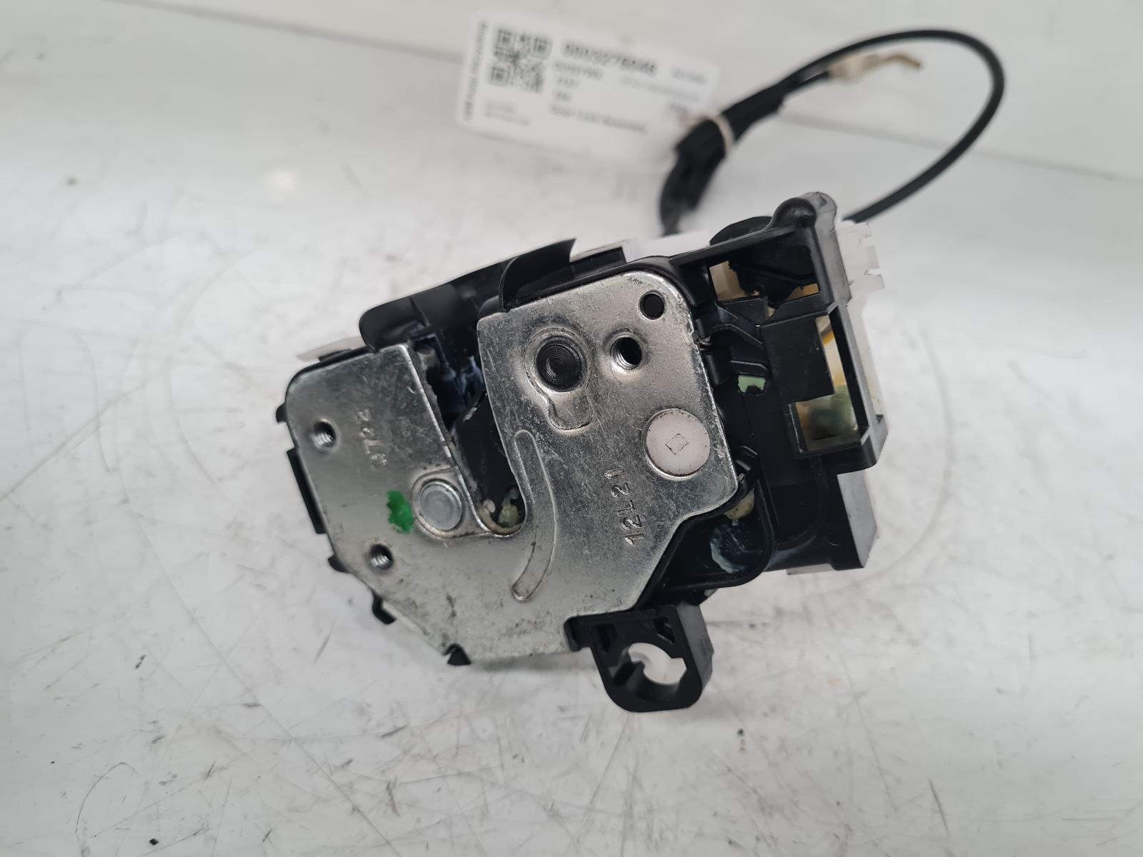 View Auto part Door Lock Assembly Fiat 500 2009