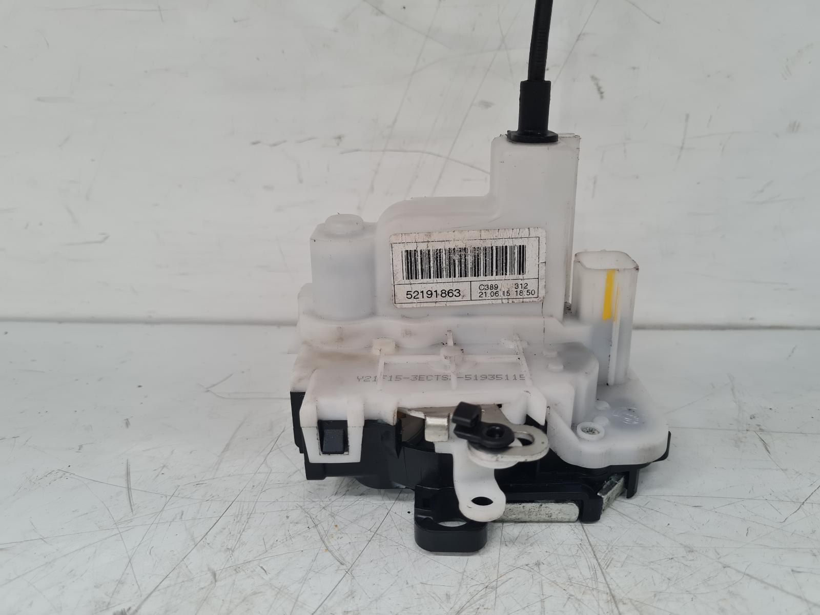 View Auto part Door Lock Assembly Fiat 500 2009