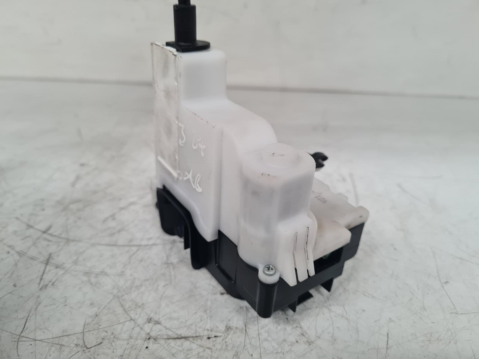 View Auto part Door Lock Assembly Fiat 500 2009