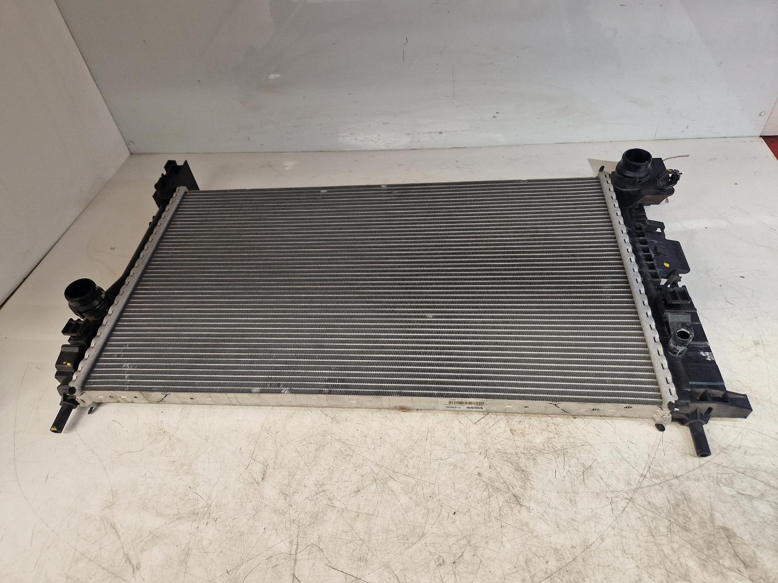 View Auto part Radiator Volvo Xc90 2017