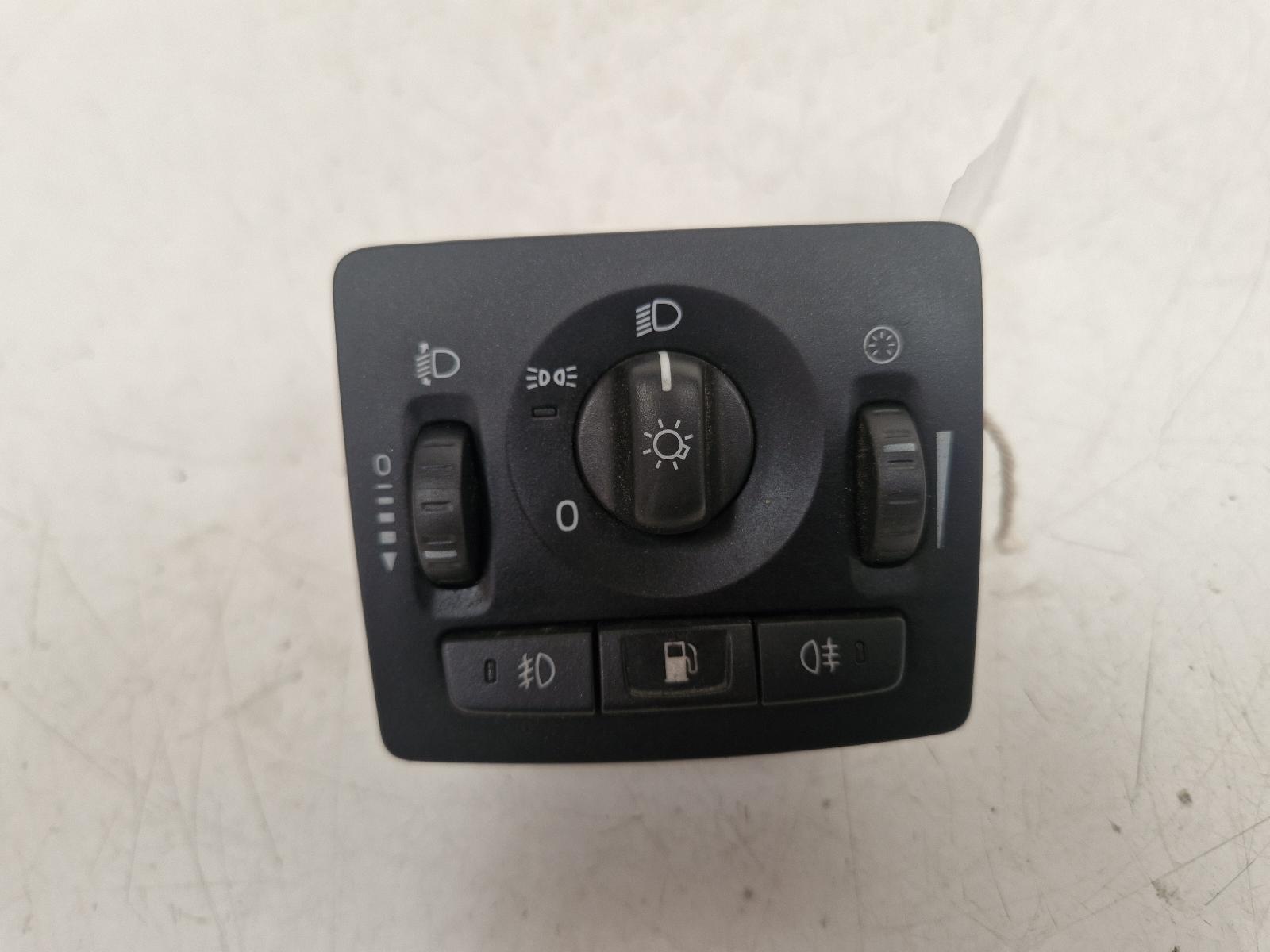 View Auto part Headlight Switch Volvo C30 2010