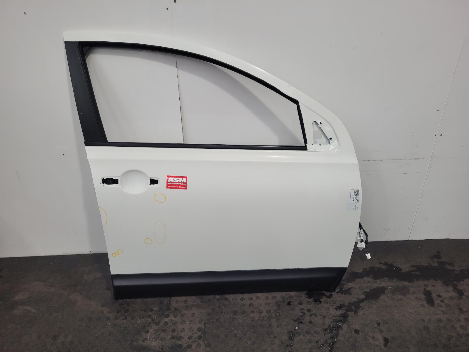 View Auto part R Front Door Nissan Qashqai 2013