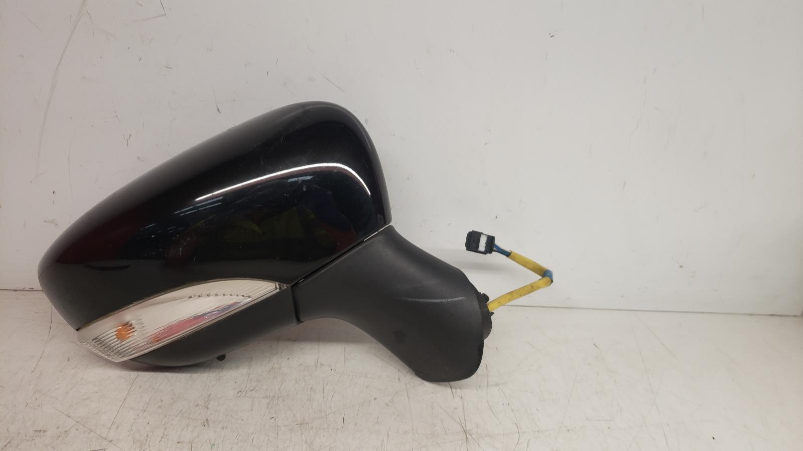 View Auto part R Door Mirror Renault Captur 2013