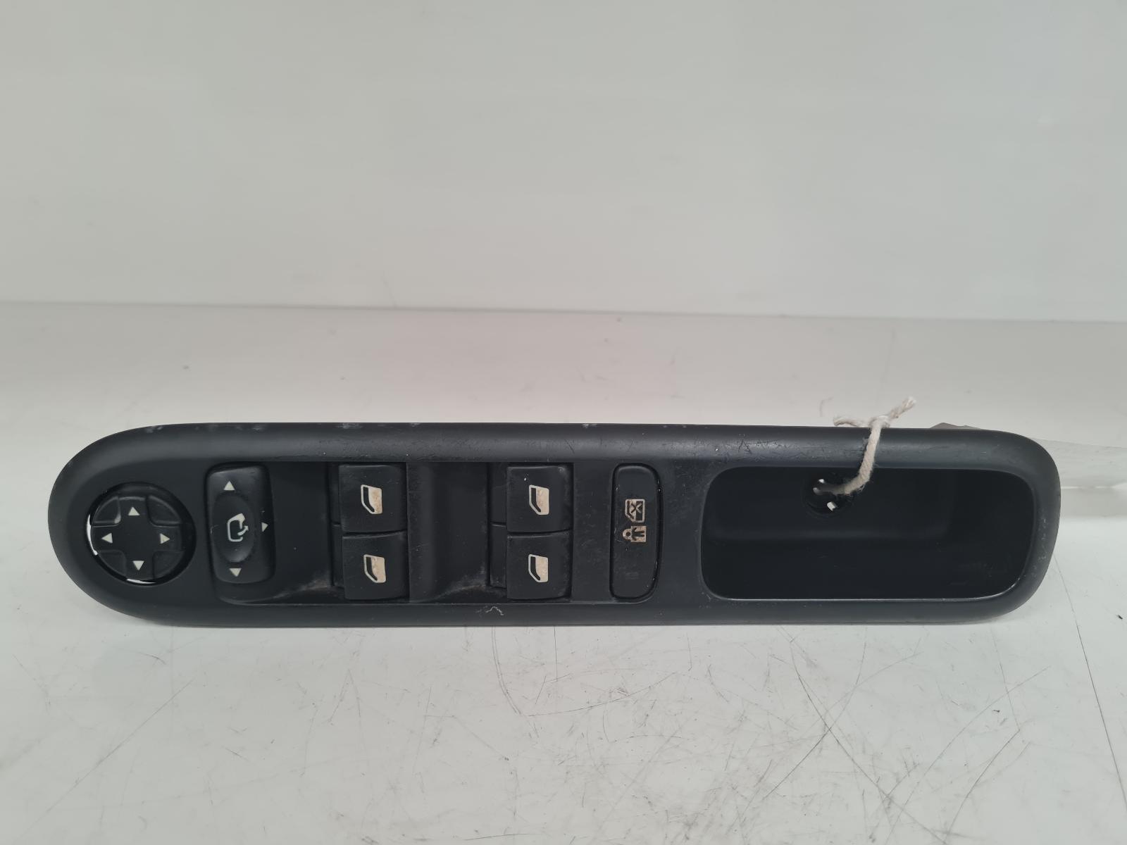 View Auto part Elect. Window Switch Peugeot 3008 2011