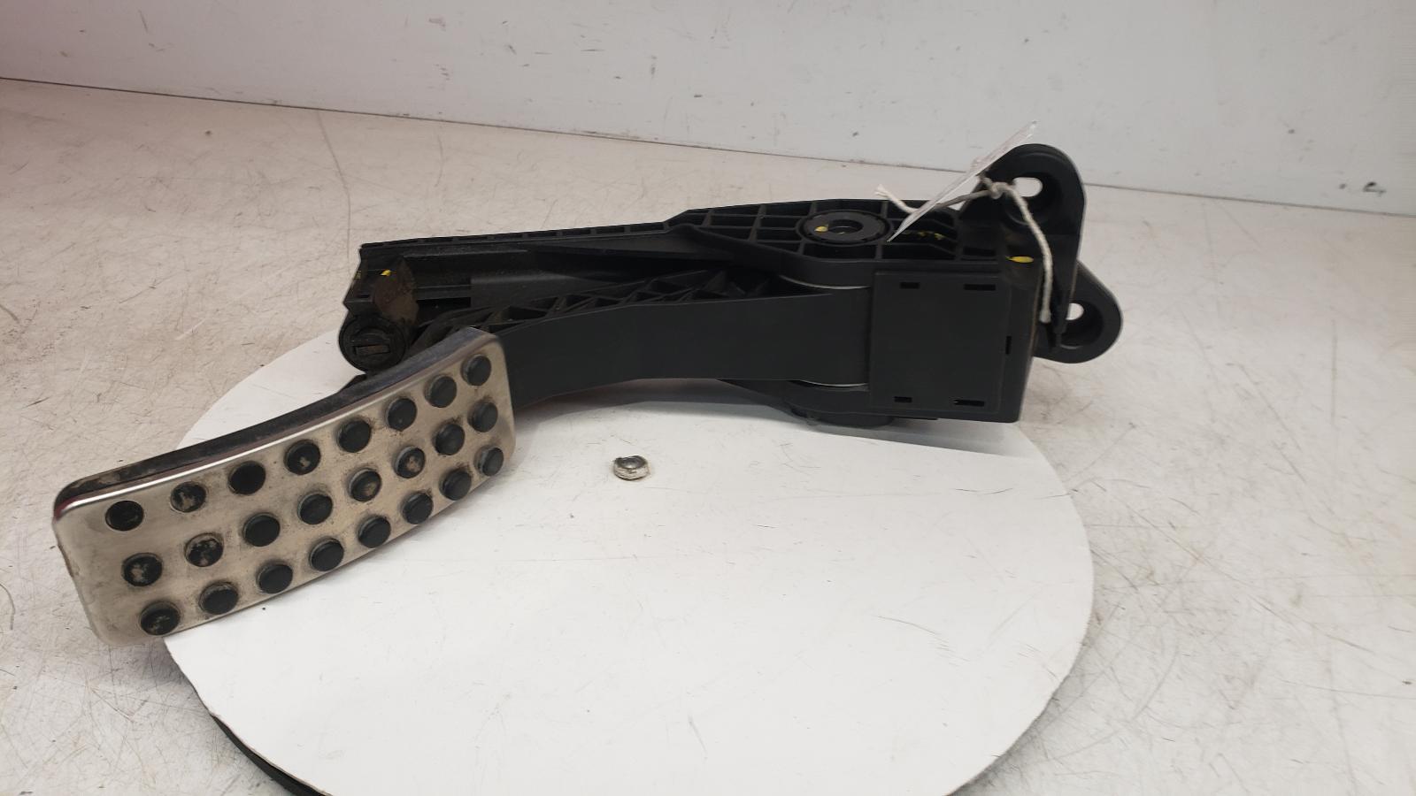 View Auto part Pedal Potentiometer Mercedes M Class 2008