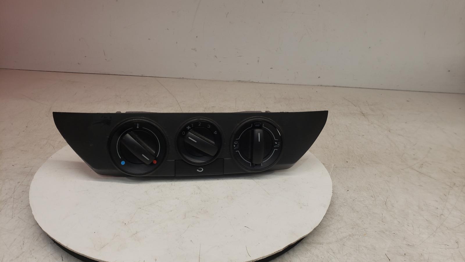 View Auto part Heater/AC Controller Volkswagen Polo 2007