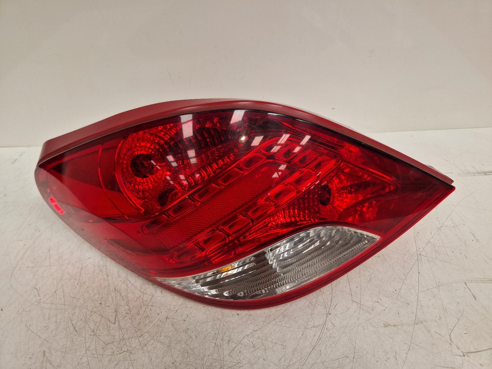 View Auto part L Taillight Peugeot 207 2011