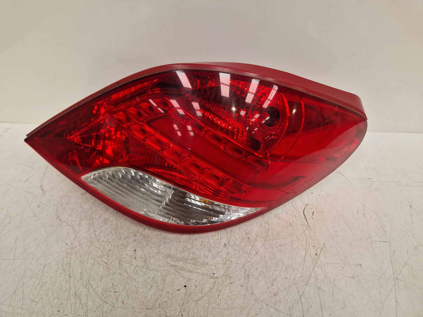 View Auto part R Taillight Peugeot 207 2011