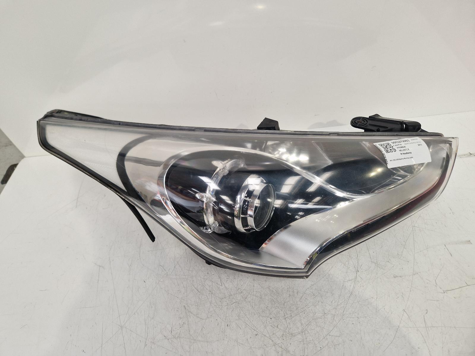 View Auto part R Headlamp Hyundai Veloster 2013