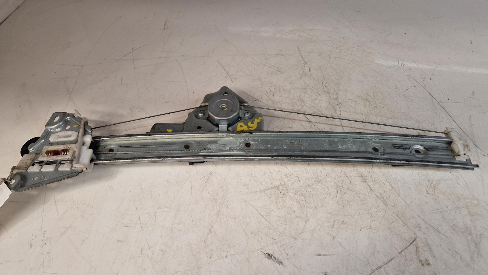 View Auto part RF Window Regulator Suzuki Grand Vitara 2011