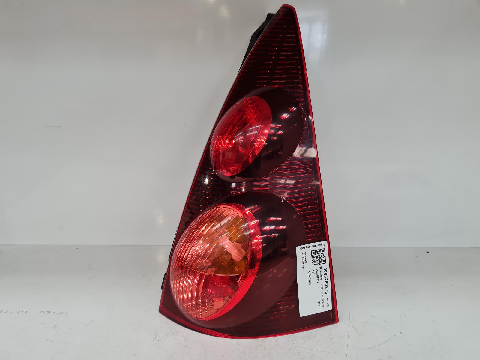 View Auto part R Taillight Peugeot 107 2013