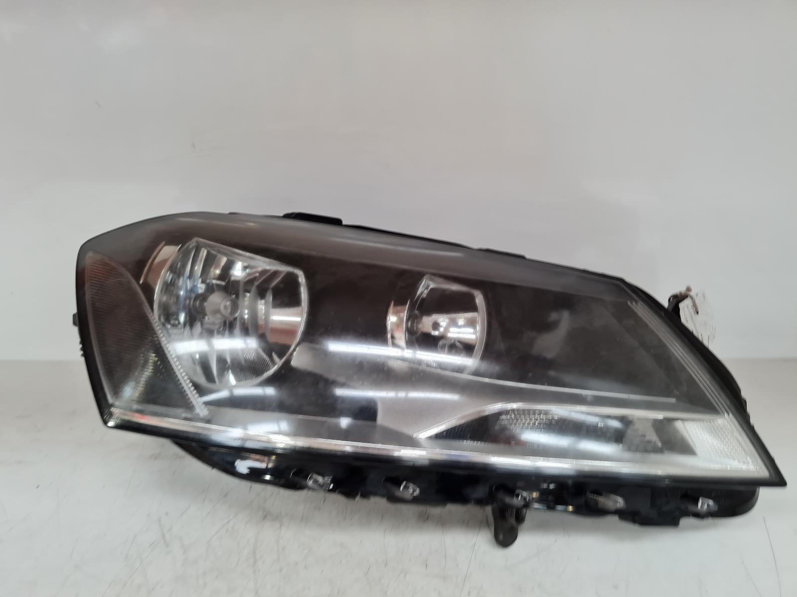 View Auto part R Headlamp Volkswagen Passat 2012