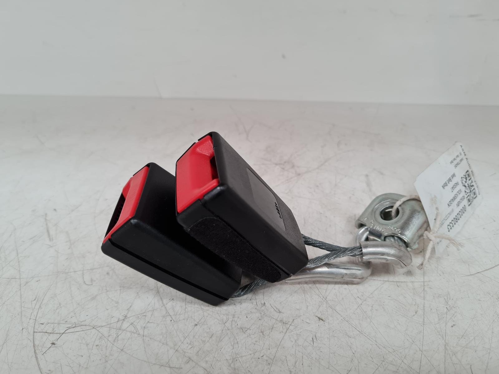 View Auto part Seat Belt Volkswagen Passat 2012