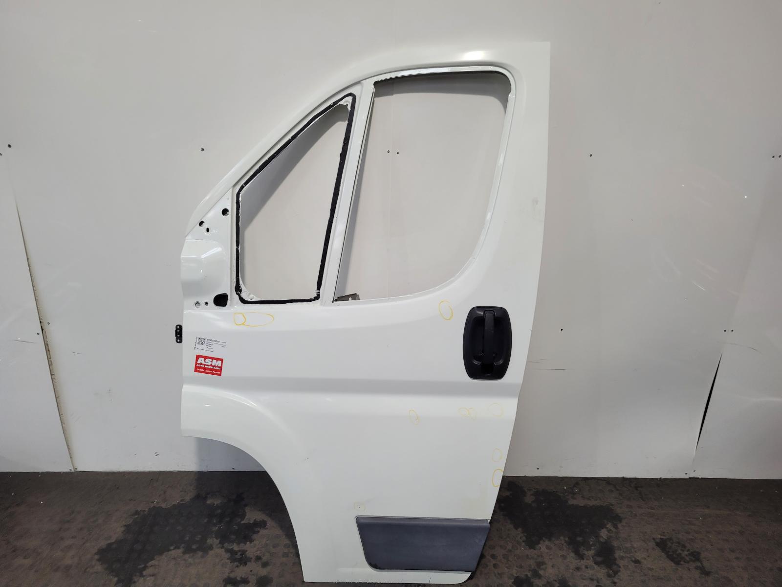 View Auto part L Front Door Peugeot Boxer 2018