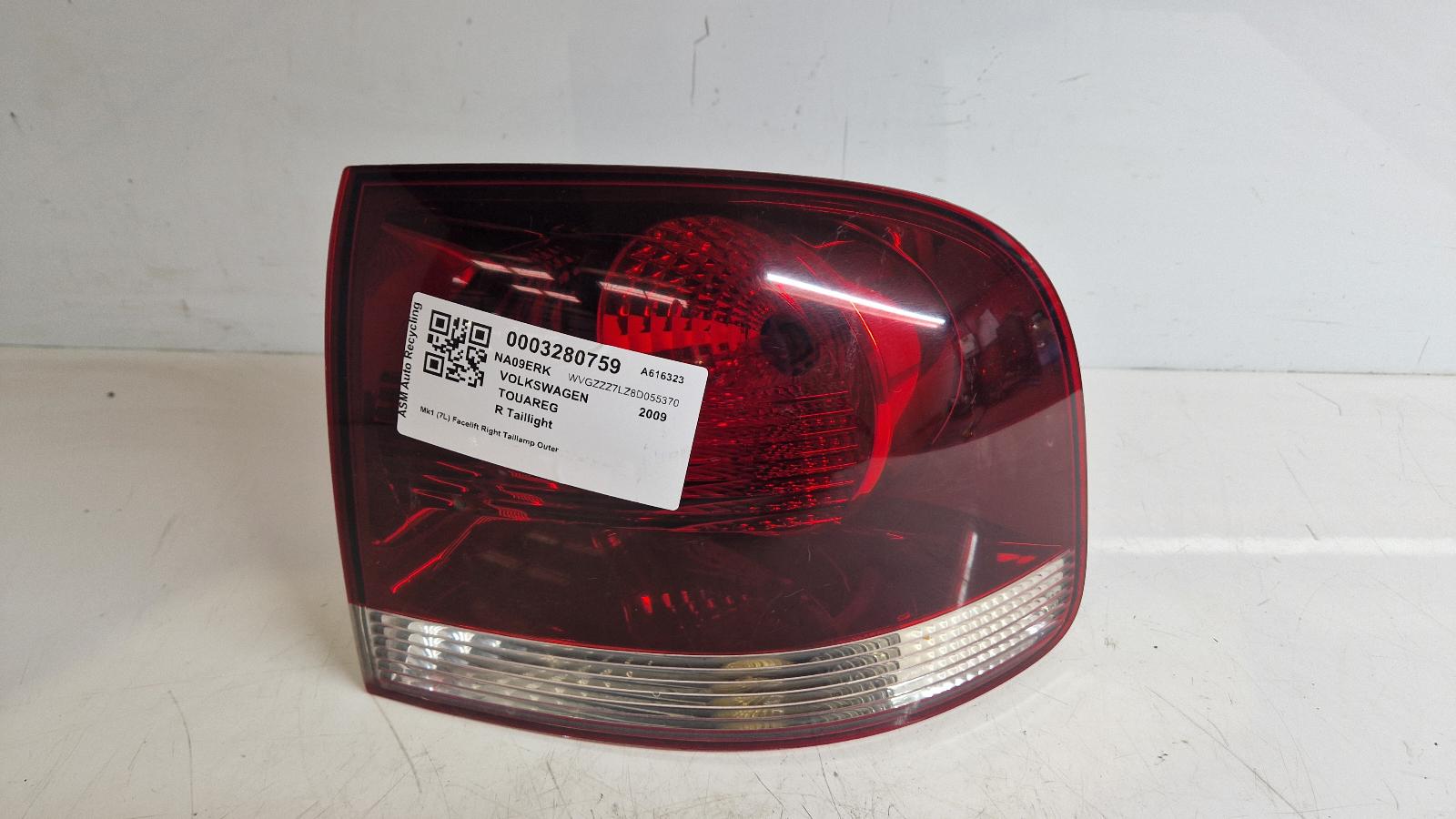 View Auto part R Taillight Volkswagen Touareg 2009