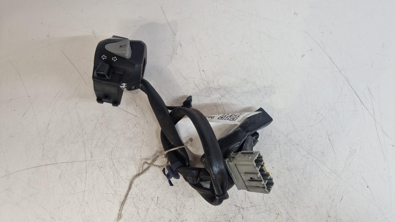 View Auto part LH Switch Gear Honda Cbr 500 2013