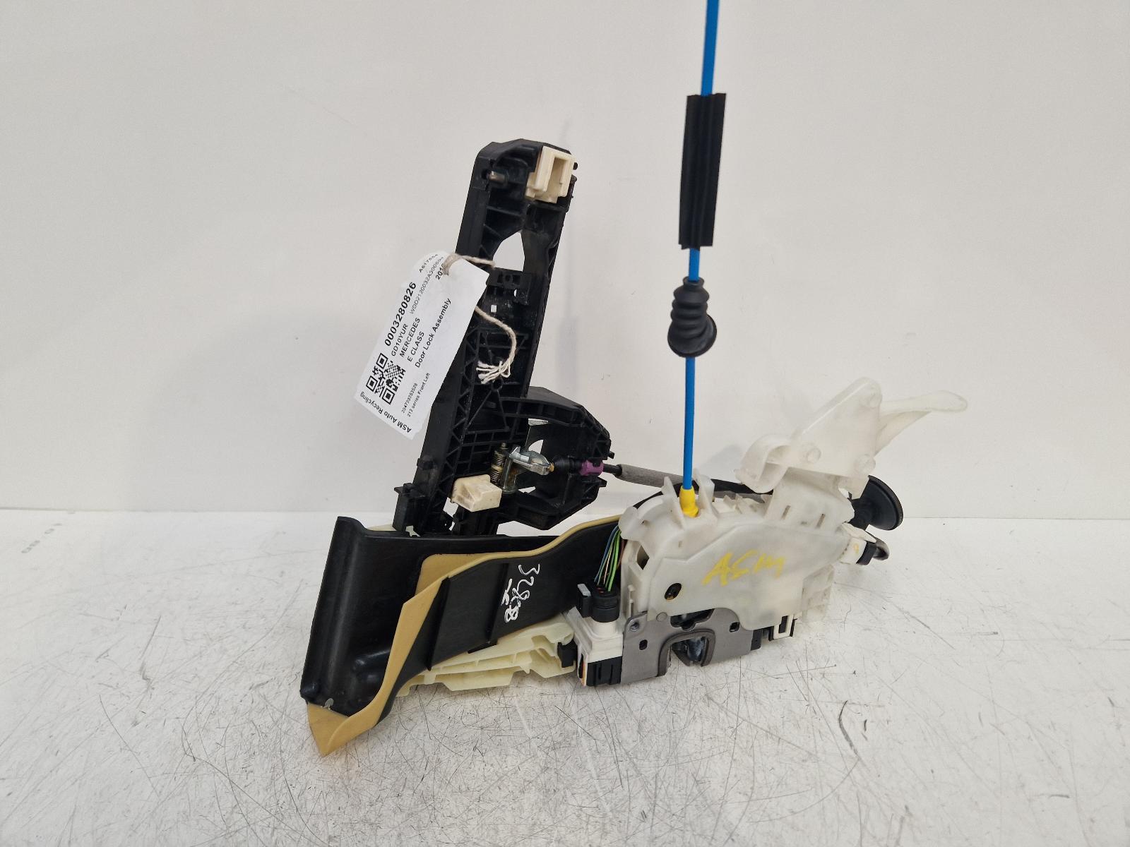 View Auto part Door Lock Assembly Mercedes E Class 2010