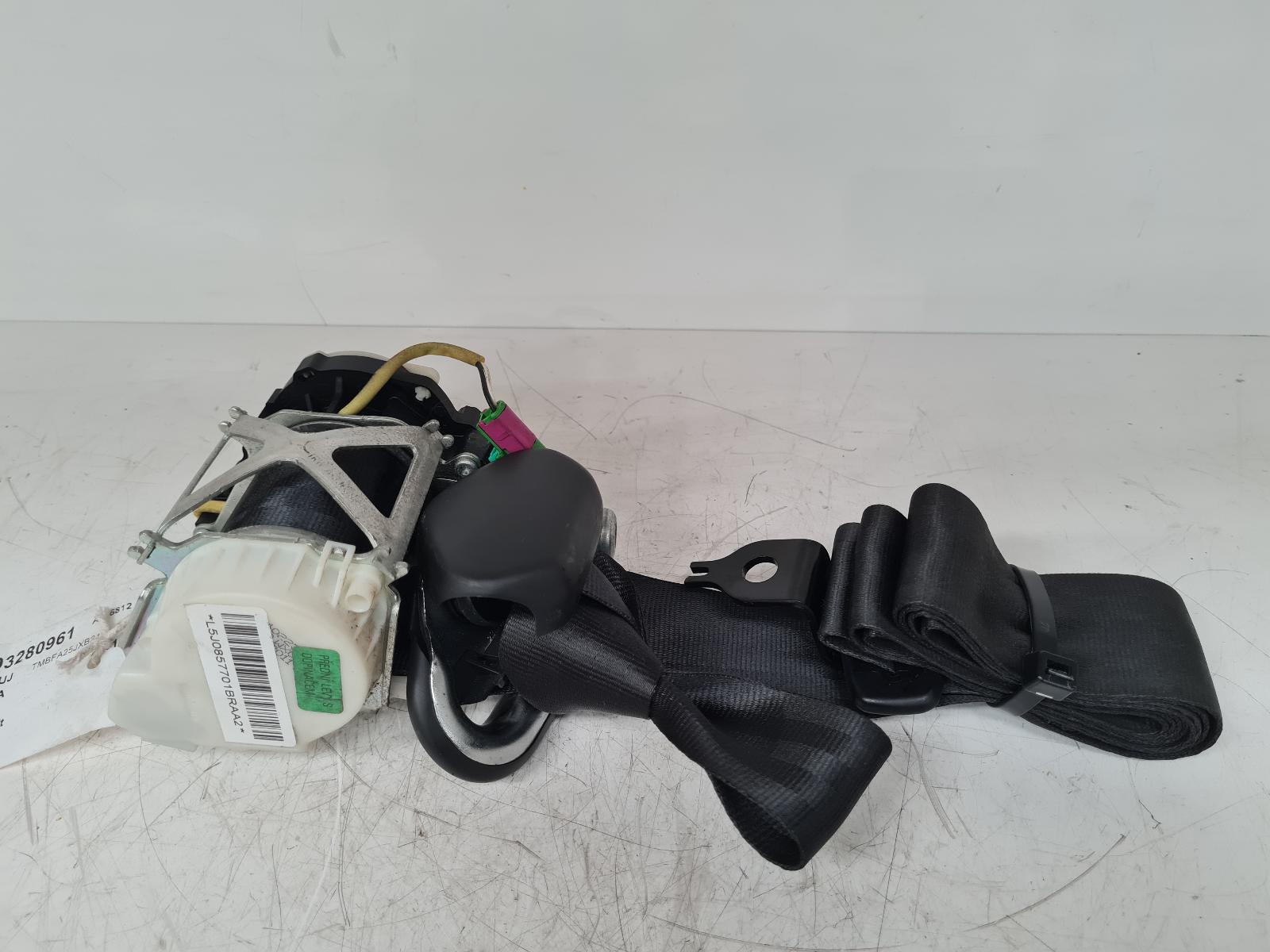 View Auto part Seat Belt Skoda Fabia 2011