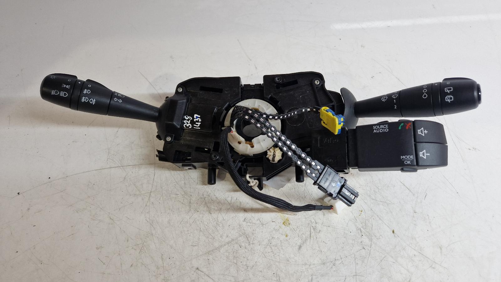 View Auto part Combination Switch Renault Clio 2013