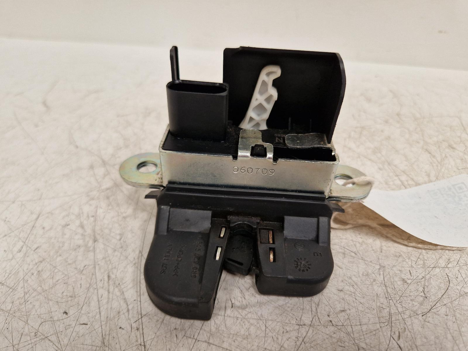 View Auto part Tailgate Handle Volkswagen Polo 2010