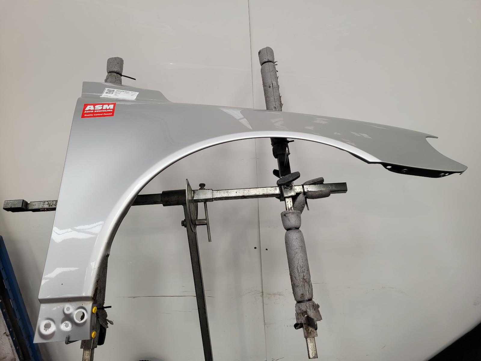 View Auto part R Wing Volvo S80 2011