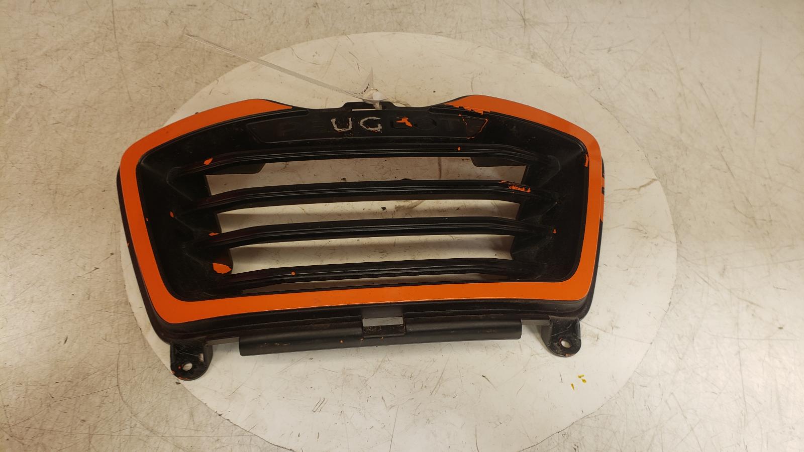 View Auto part Grille Peugeot Metropolis 2013