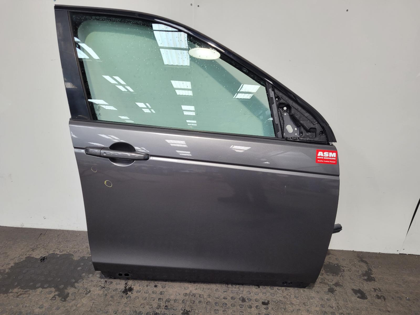 View Auto part R Front Door Land Rover Discovery Sport 2015