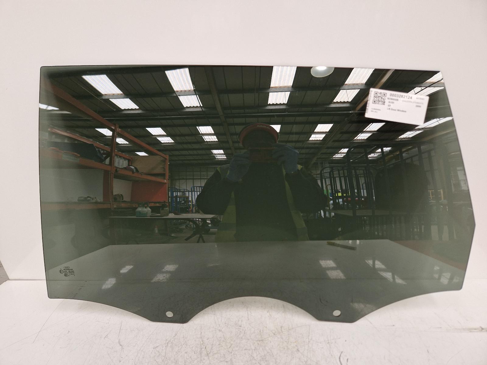 View Auto part LR Door Window Audi Q7 2006