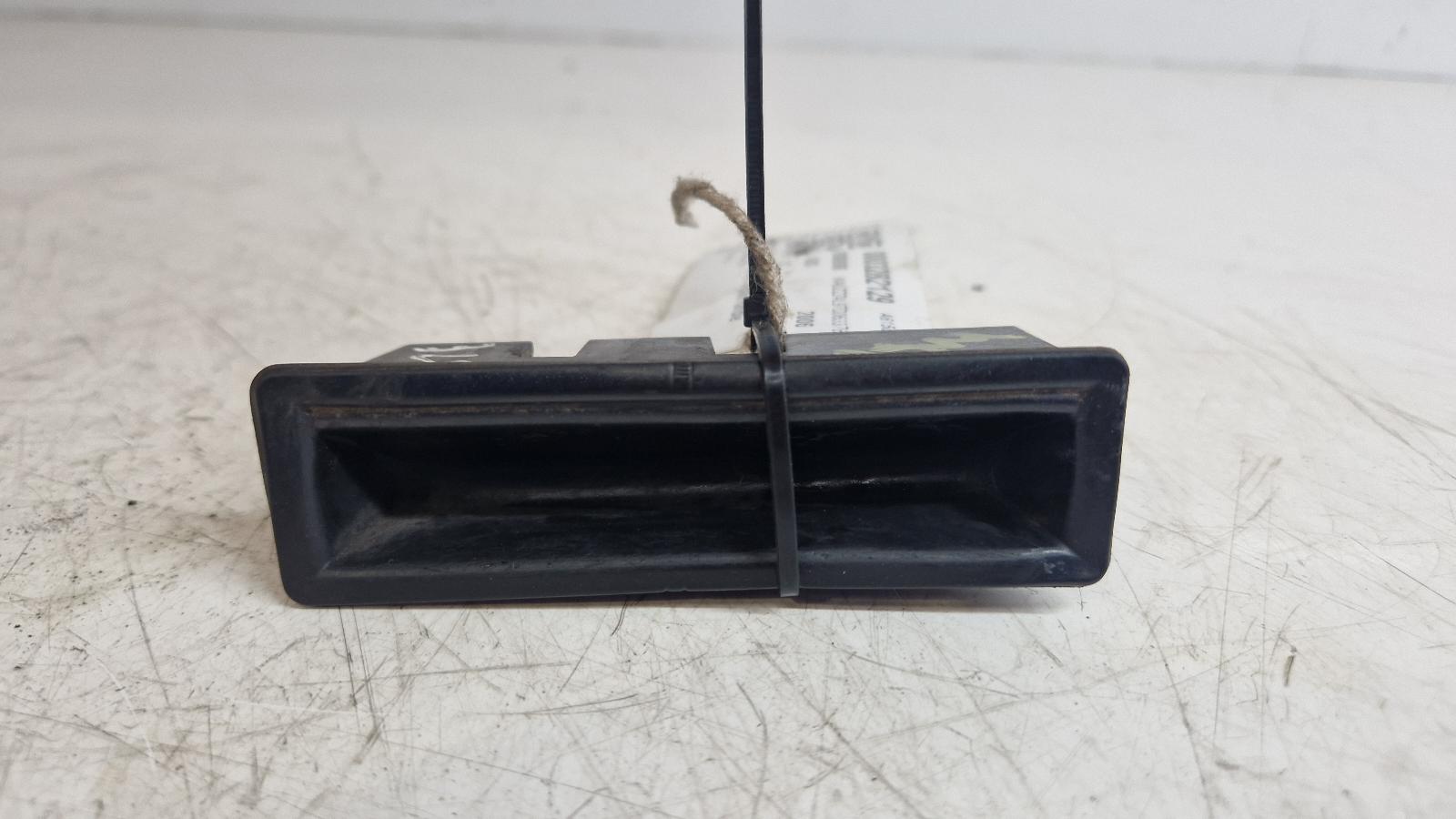 View Auto part Tailgate Handle Audi Q7 2006