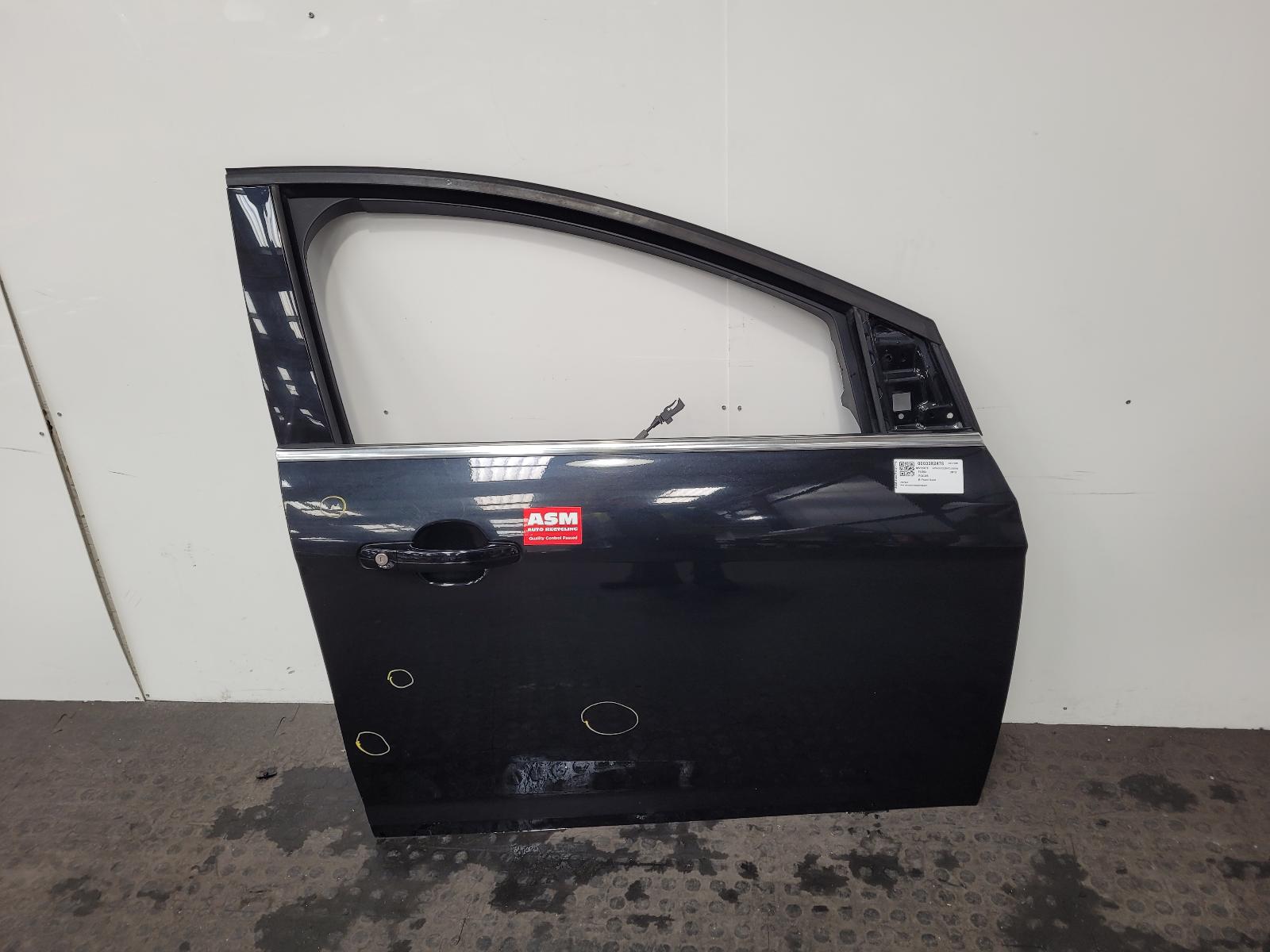 View Auto part R Front Door Ford Focus 2013