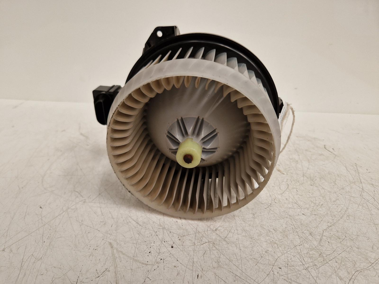 View Auto part Heater Motor/Assembly Honda Insight 2013