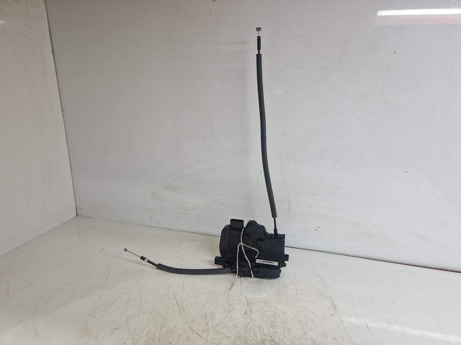 View Auto part Door Lock Assembly Kia Sportage 2013