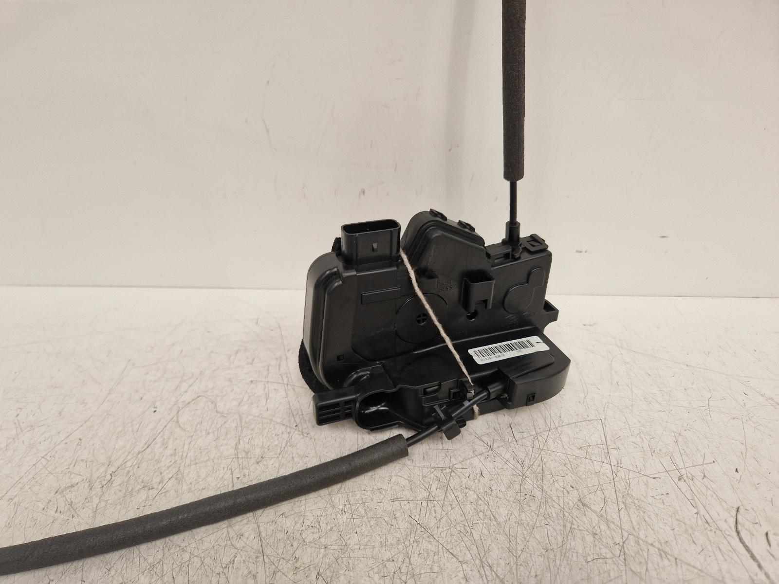 View Auto part Door Lock Assembly Kia Sportage 2013