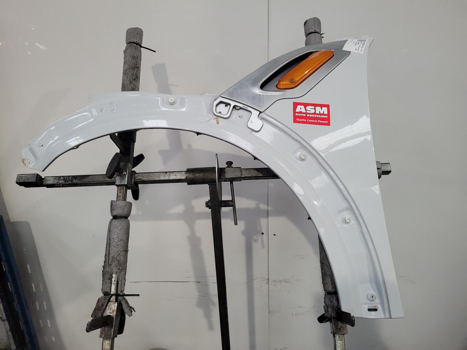 View Auto part L Wing Mini (bmw) Countryman 2013