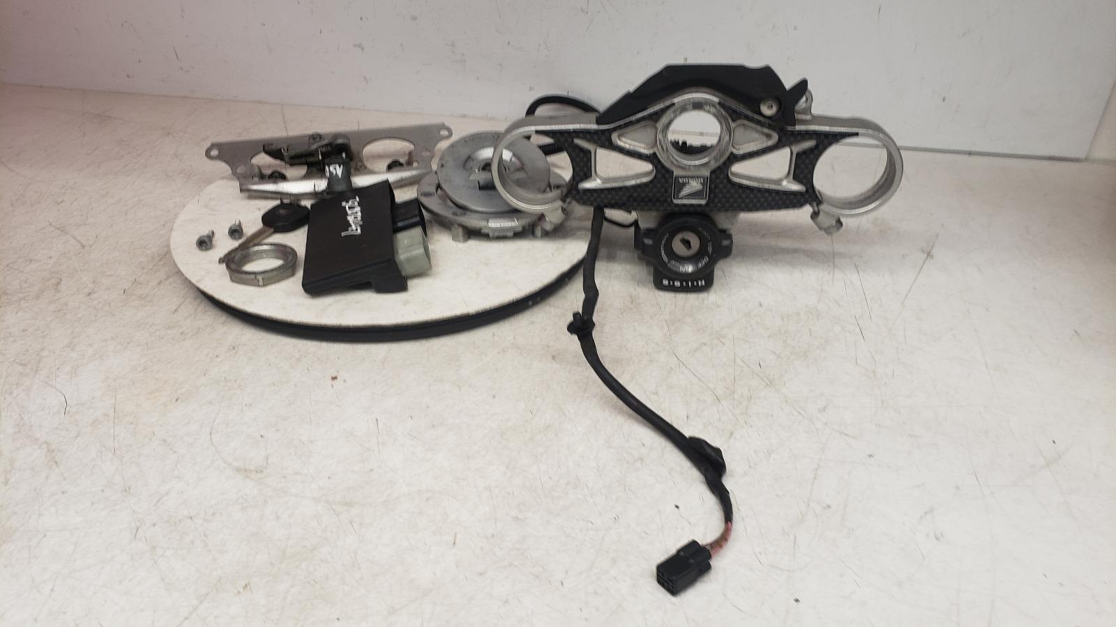 View Auto part Comp.Lock Set + Keys Honda Cbr 1000 Fireblade Rr   2011