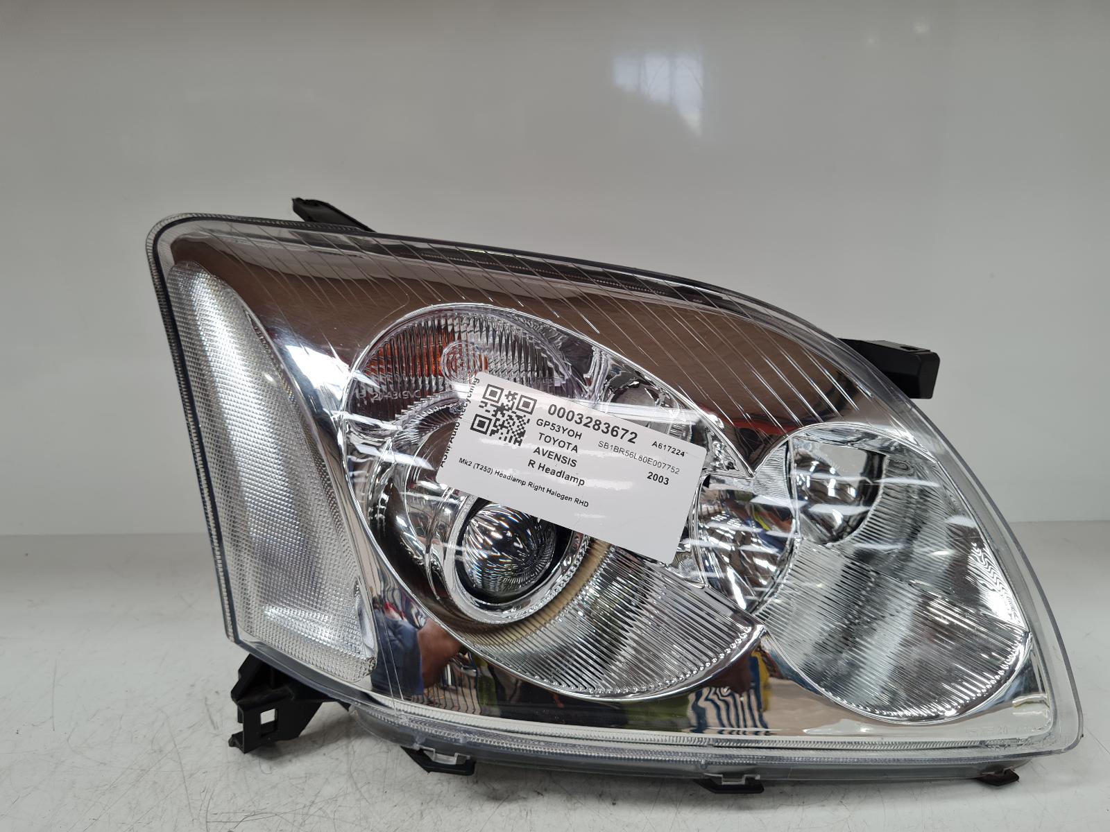 View Auto part R Headlamp Toyota Avensis 2003