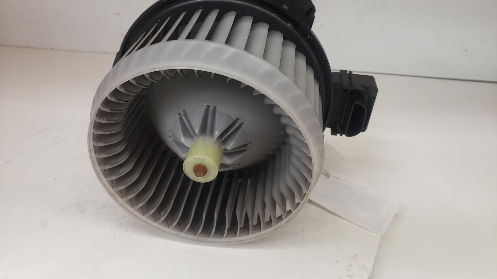 View Auto part Heater Motor/Assembly Suzuki Swift 2005