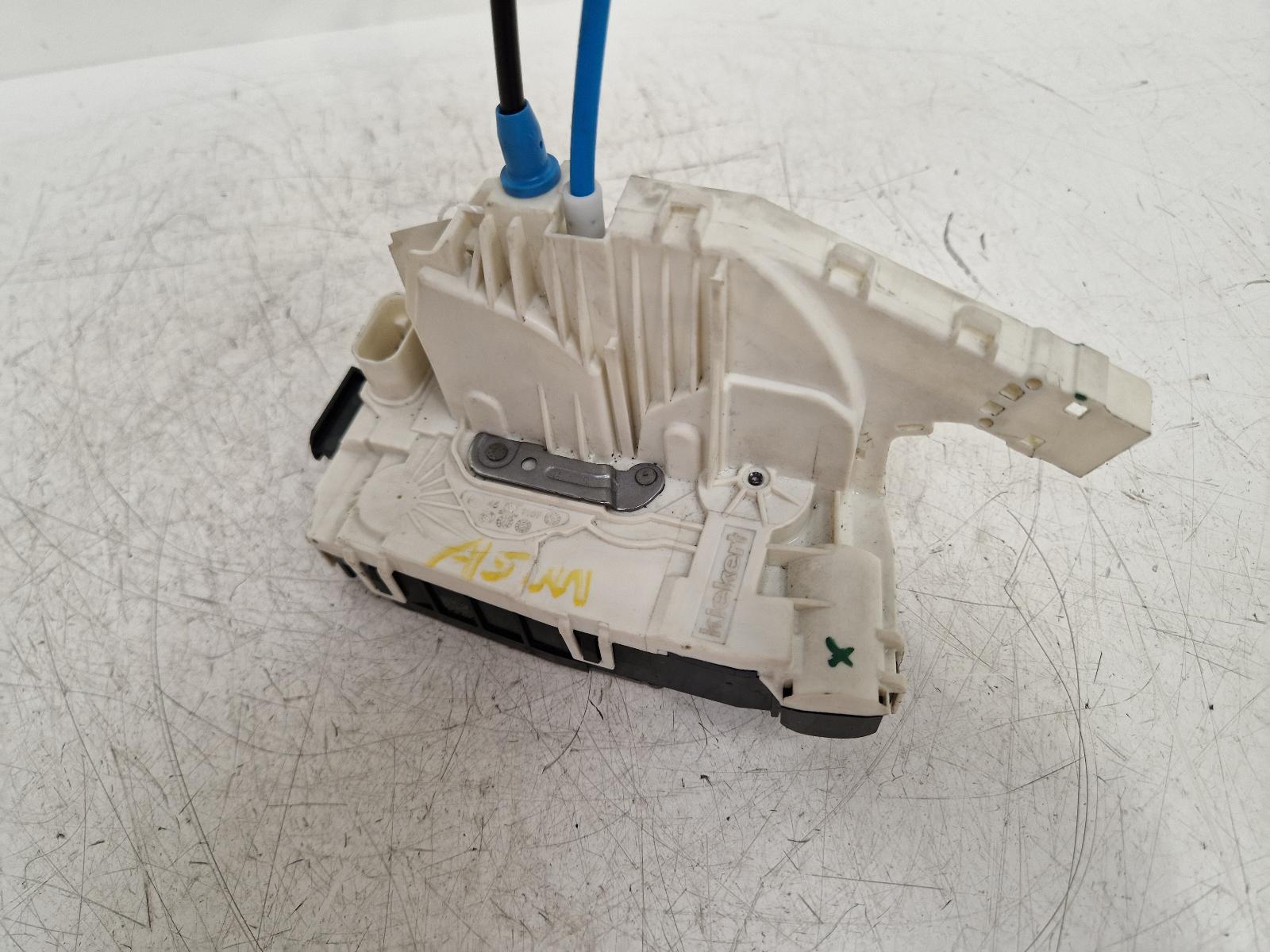 View Auto part Door Lock Assembly Mercedes C Class 2011