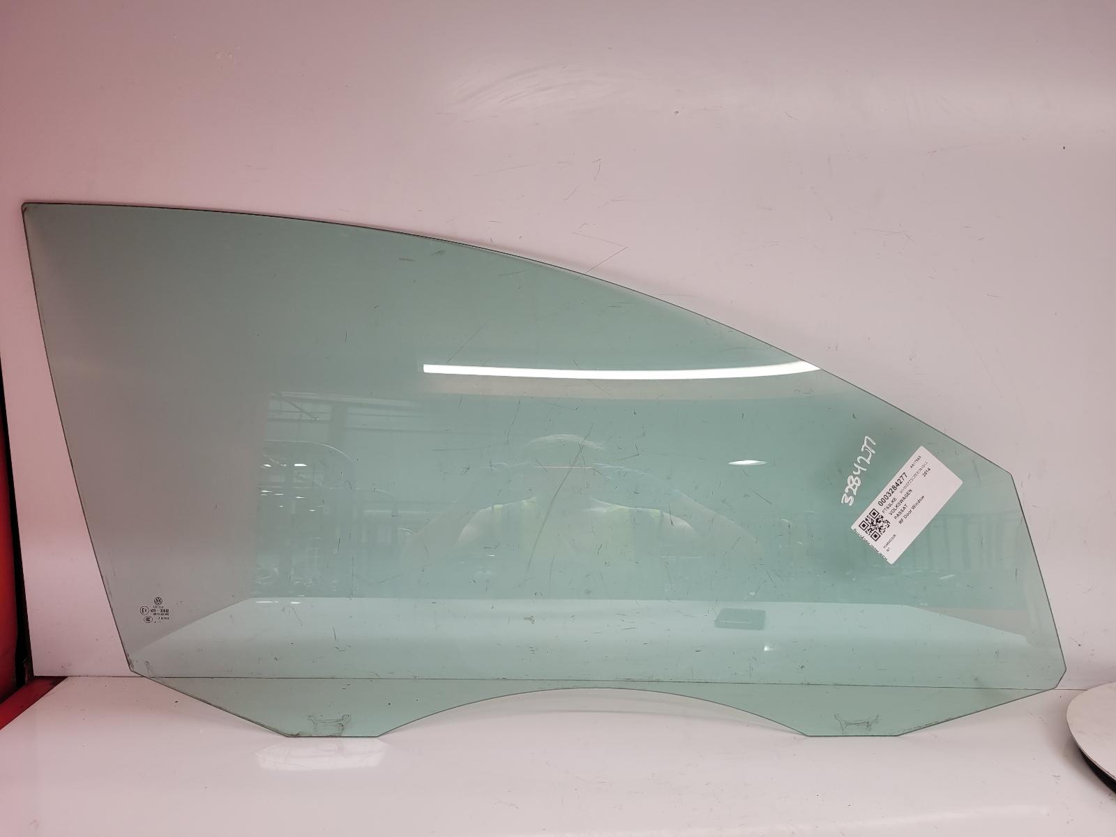 View Auto part RF Door Window Volkswagen Passat 2014