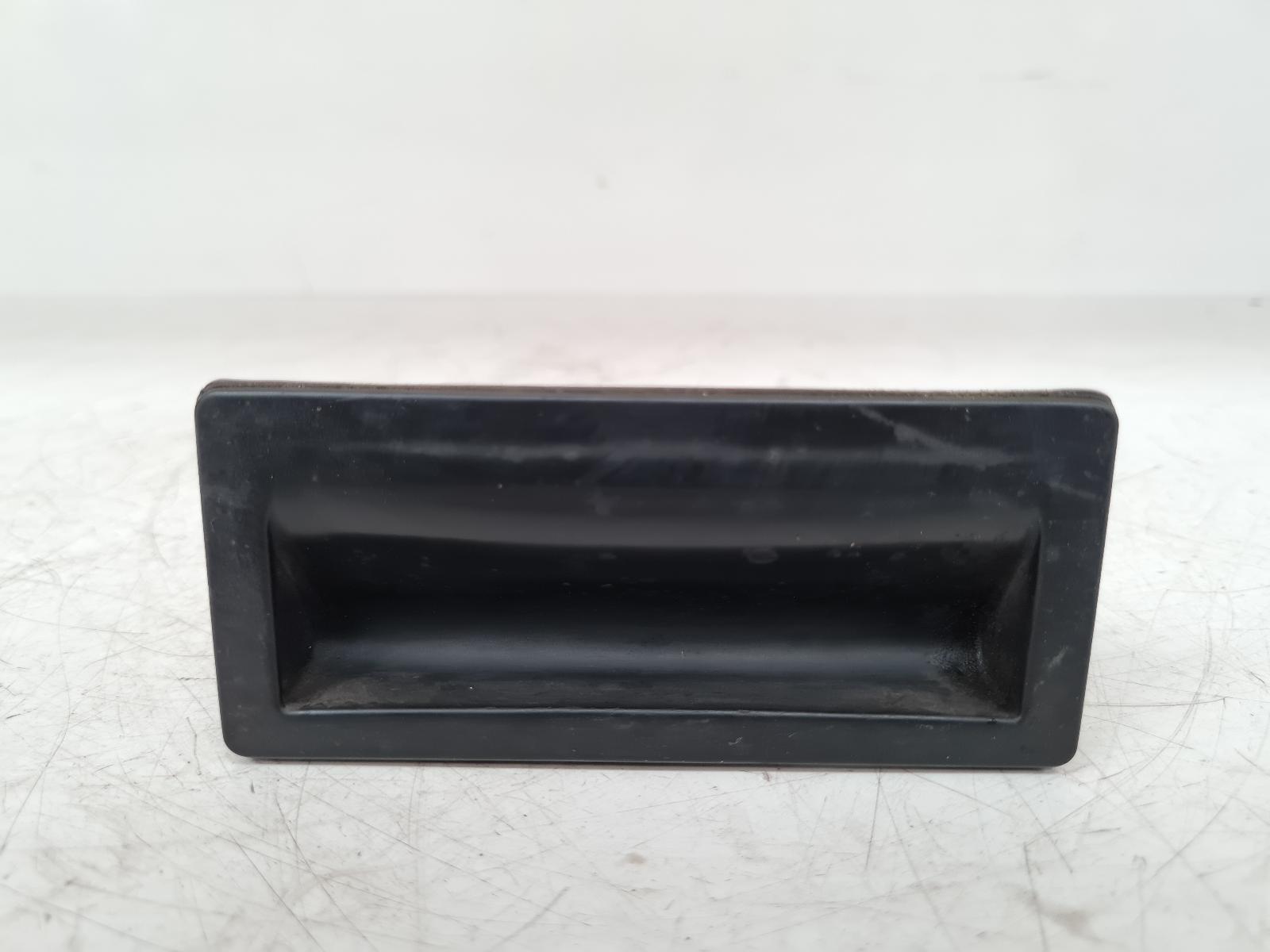 View Auto part Tailgate Handle Volkswagen Passat 2014