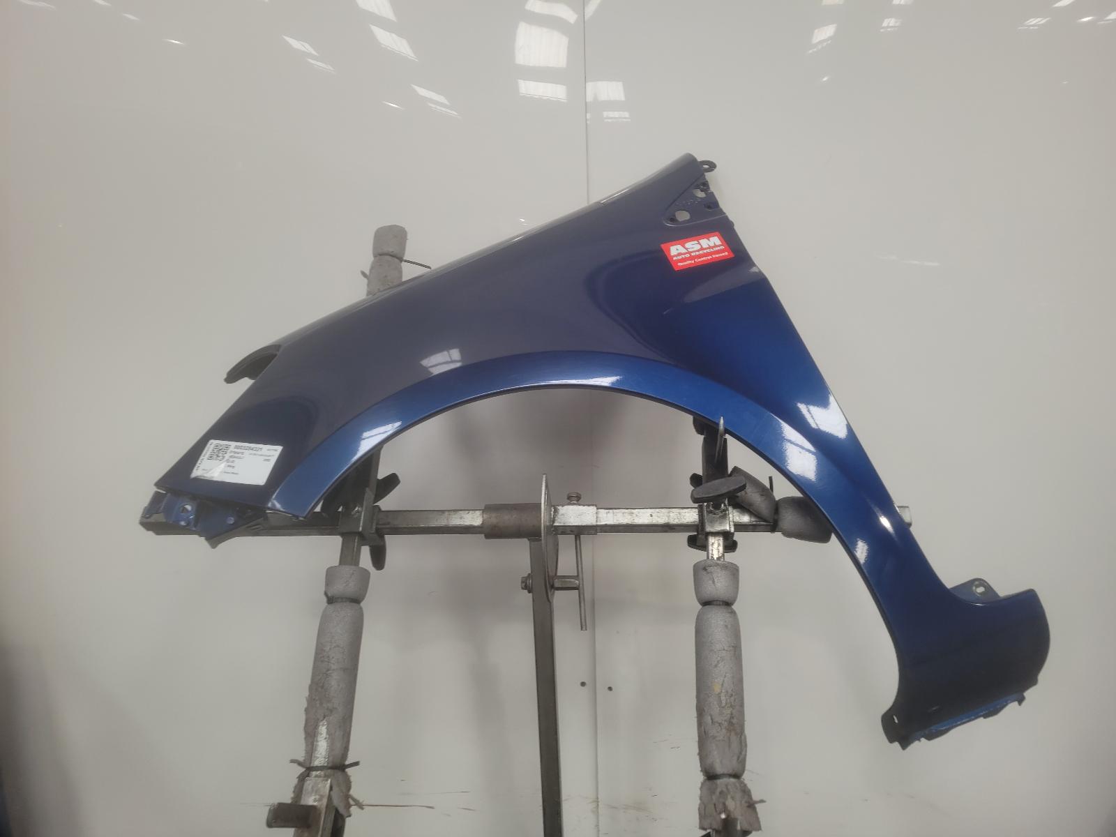 View Auto part L Wing Renault Clio 2006