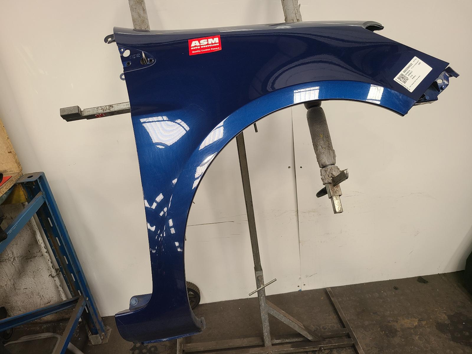 View Auto part R Wing Renault Clio 2006