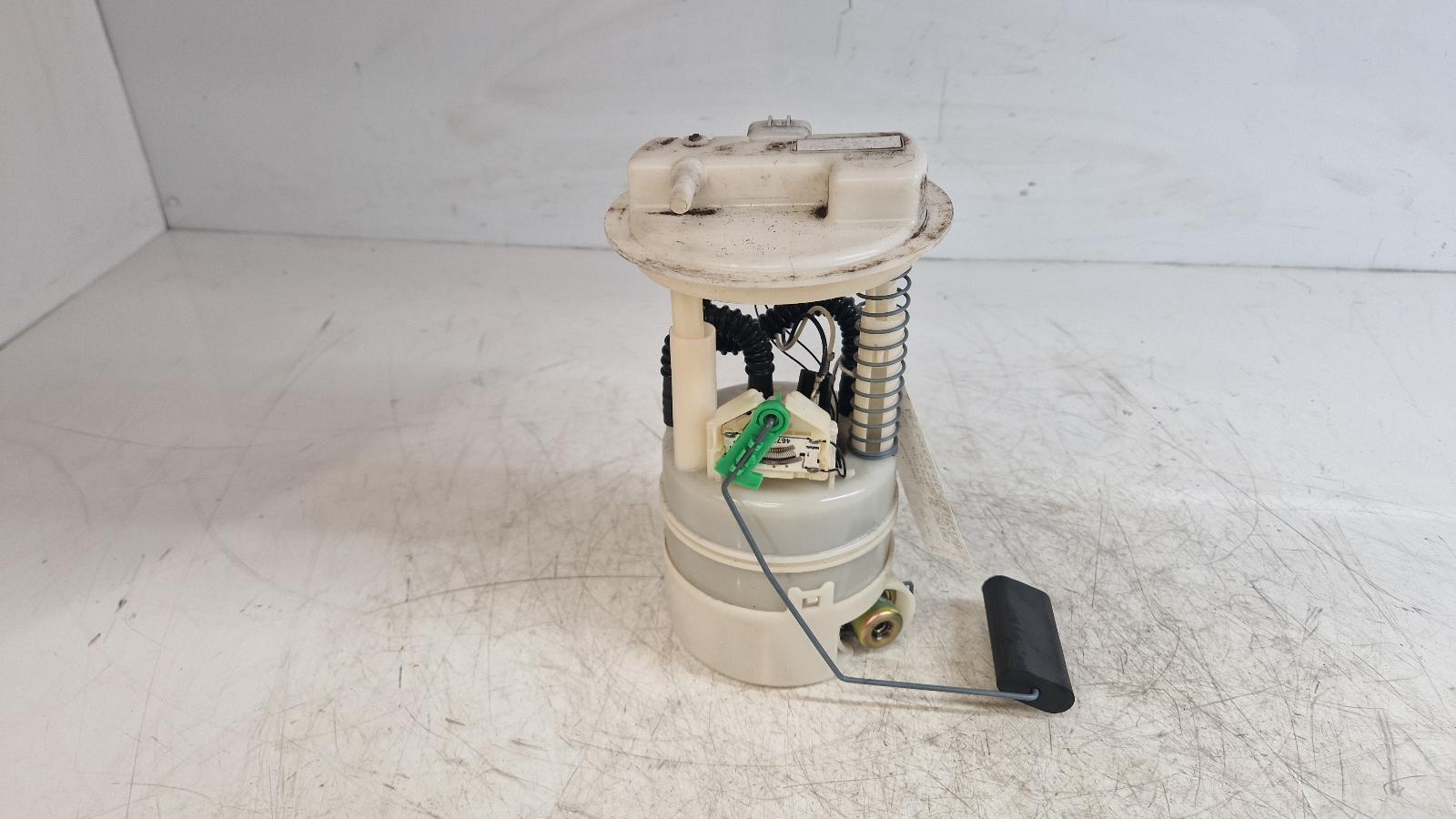 View Auto part Fuel Pump Renault Clio 2006
