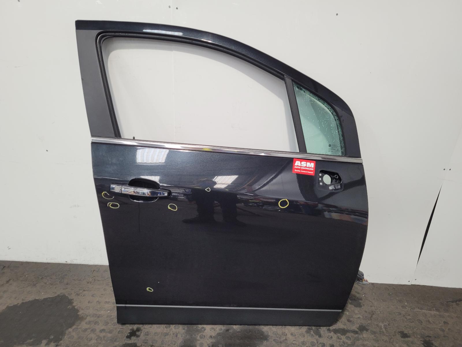 View Auto part R Front Door Vauxhall Mokka 2014