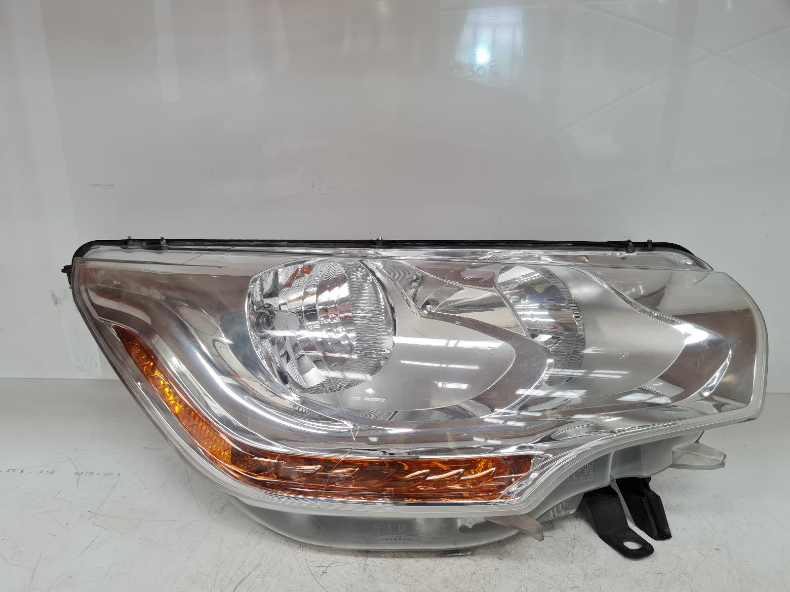 View Auto part R Headlamp Citroen Ds4 2013