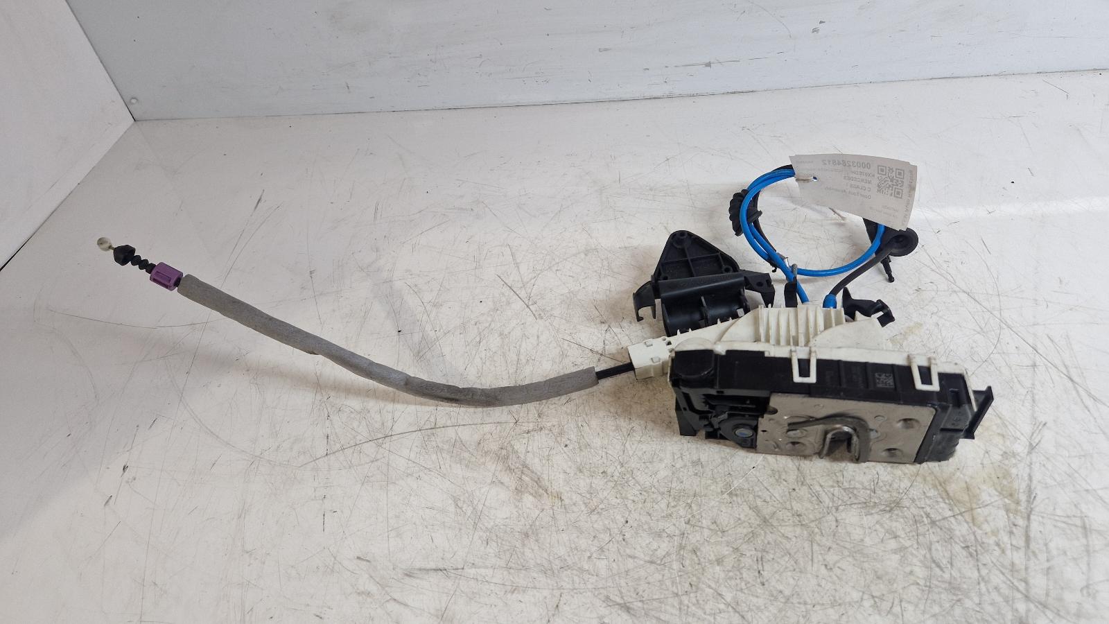 View Auto part Door Lock Assembly Mercedes C Class 2007
