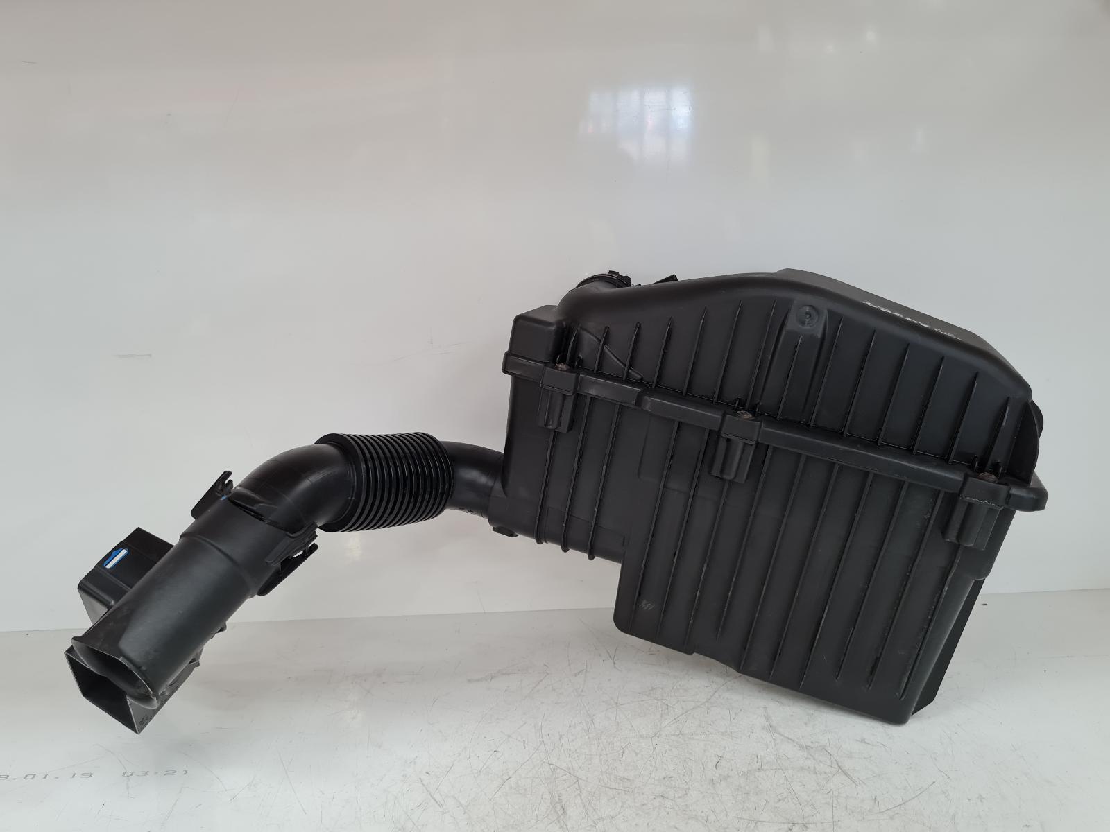 View Auto part Air Cleaner/Box Peugeot 208 2014